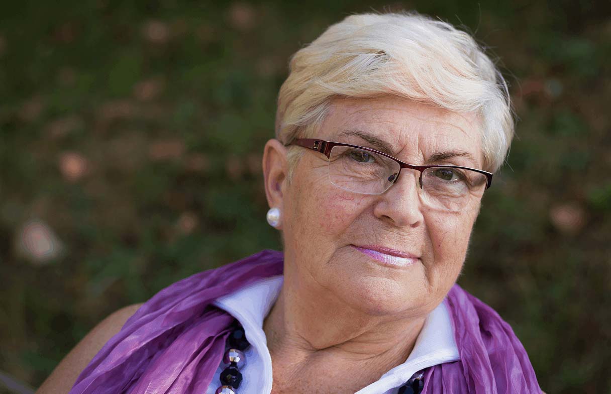 Femme âgée présentant des symptômes d'hypertrophie ventriculaire gauche